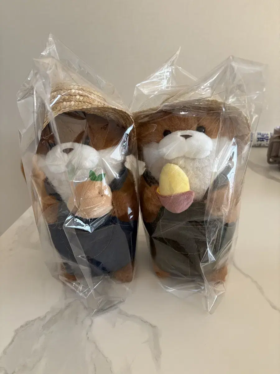 (New/Unused) Farmer Otter Uso Uso-chan doll set for sale in bulk.Available