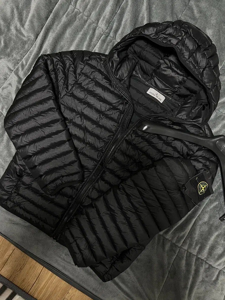 [M] 22FW New Arrivals Stone Island Roomwoven Lightweight Padded Black Windbreaker