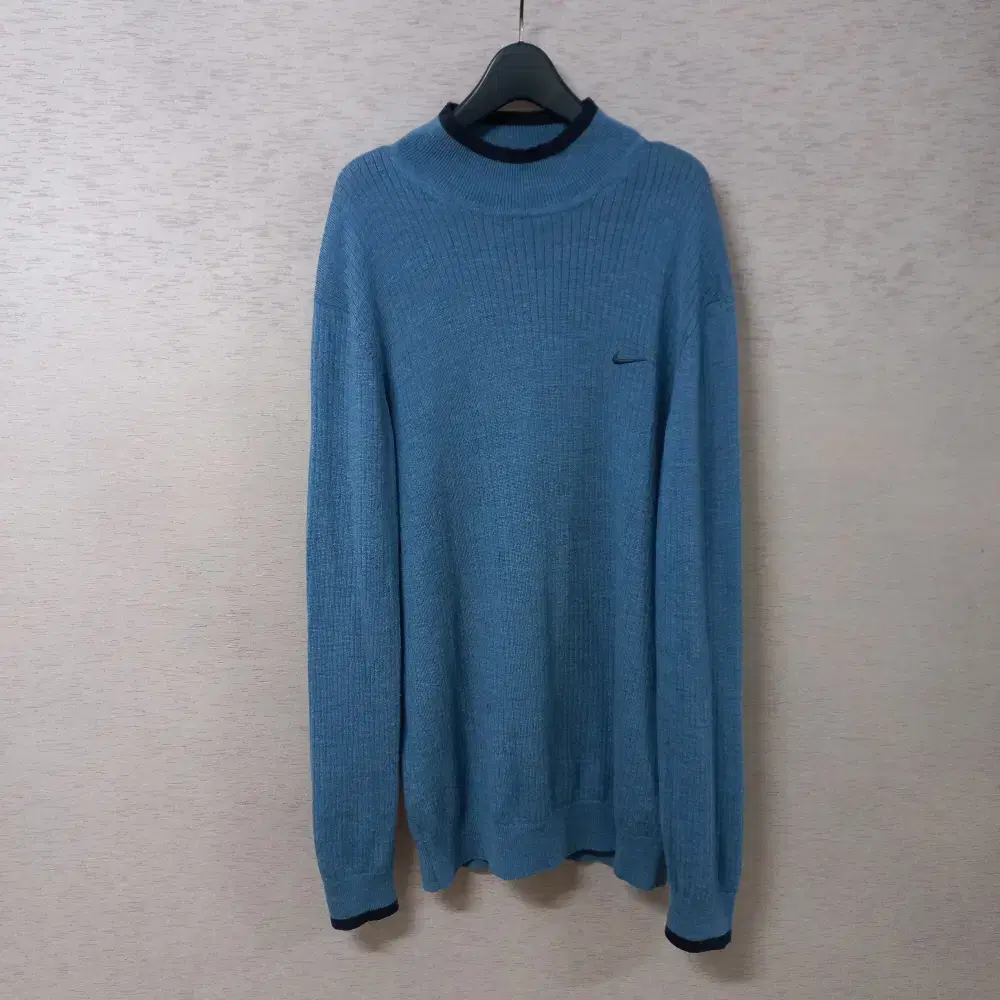 11-25/Nike bloo Men's soft merino wool knit tee.