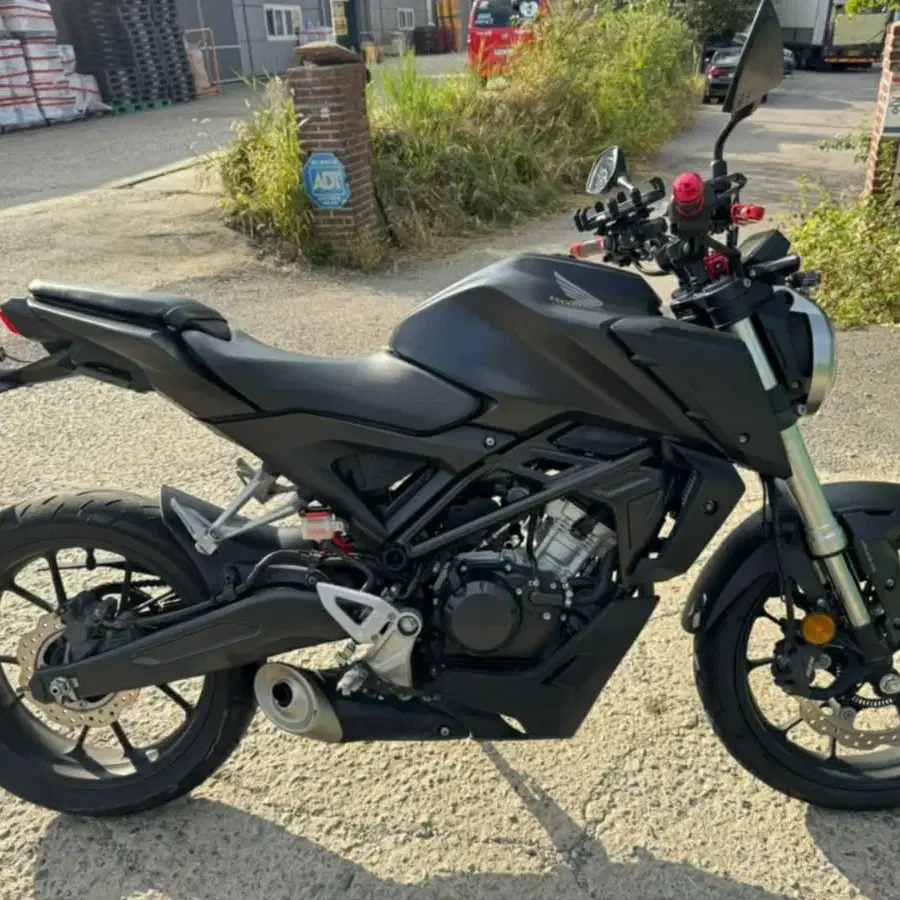 혼다 cb125r 20년형 abs 짧은키로수 판매합니다