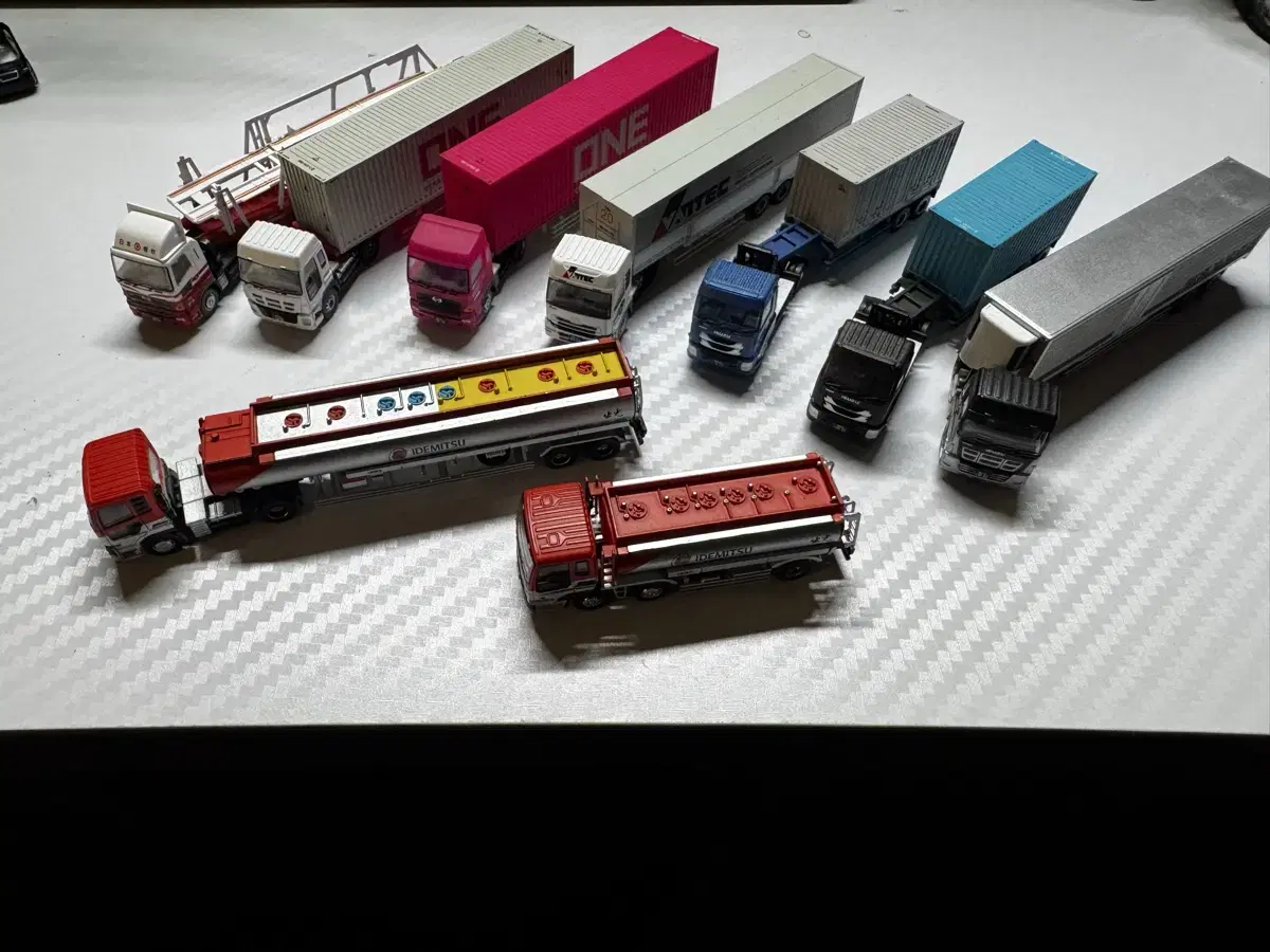 TOMITEC N-Gauge 1/150 truck and trailer collection sells