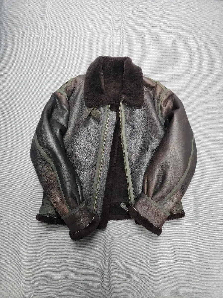 B3 Sheepskin Mustang Vintage Size 100