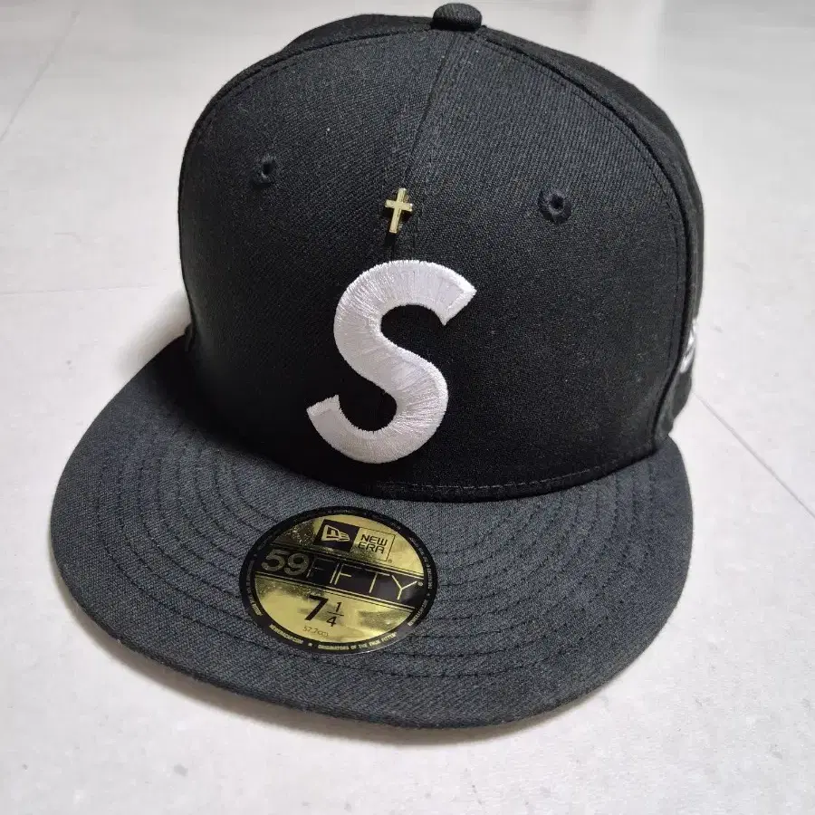 슈프림 뉴에라 골드크로스 스냅백 59fifty 714