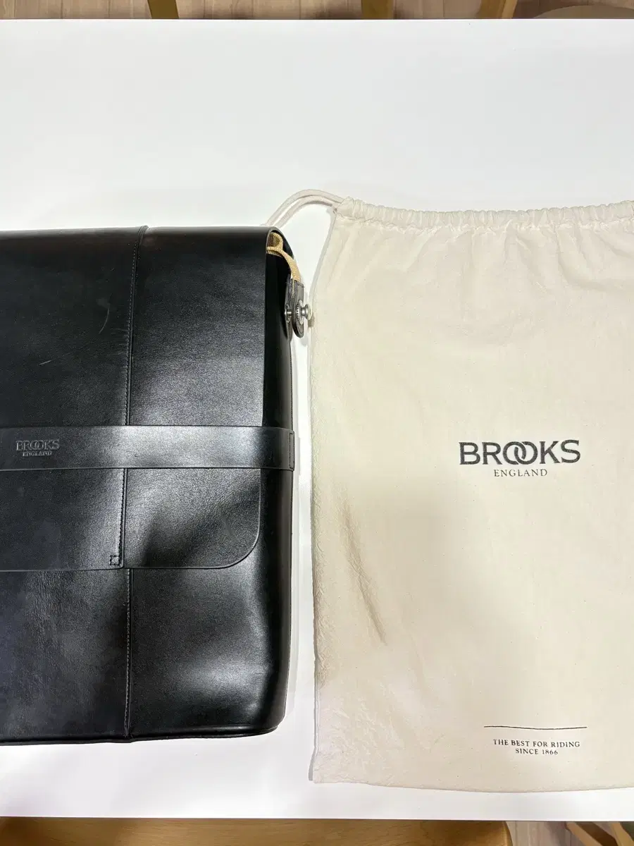 브룩스 brooks 소호 레더 숄더백 블랙