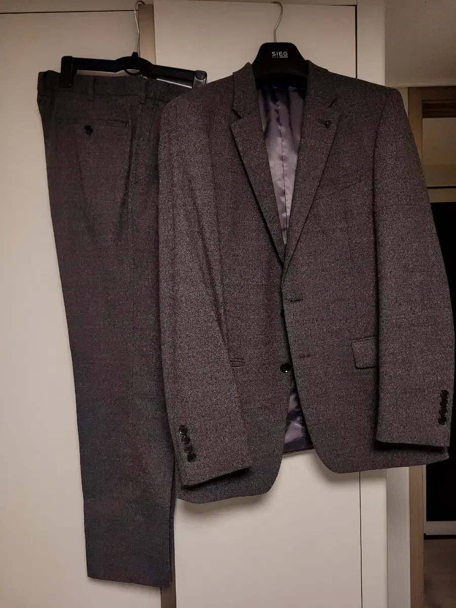 Jake Brown Suit Set (105/34)