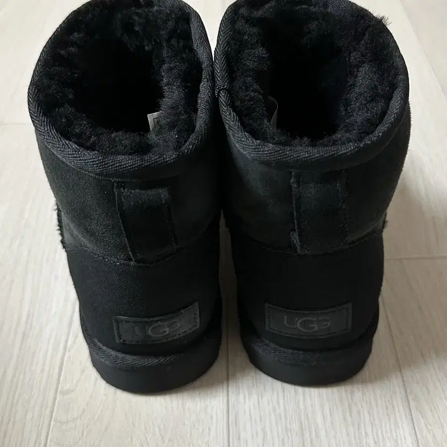 ugg 어그 클래식 미니2 블랙 us6w 230