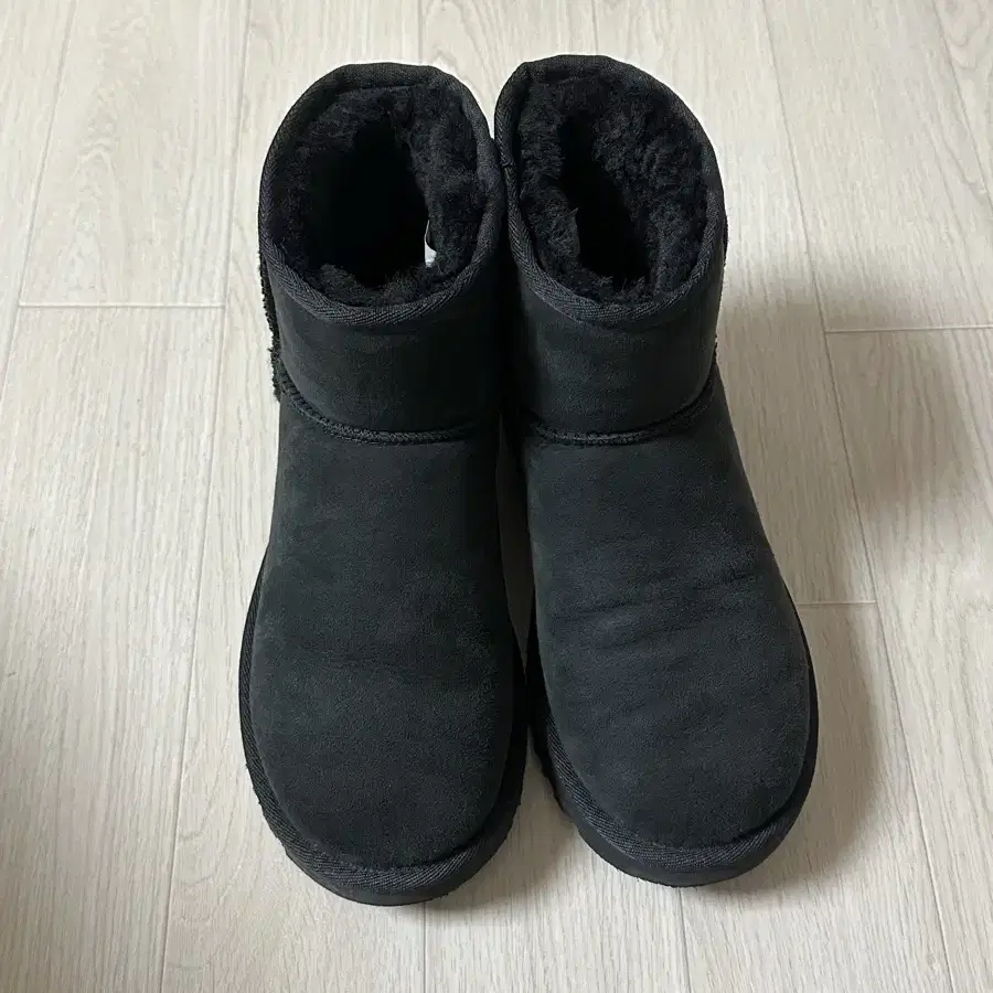 ugg 어그 클래식 미니2 블랙 us6w 230