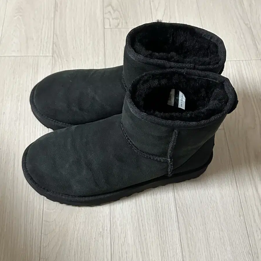 ugg 어그 클래식 미니2 블랙 us6w 230