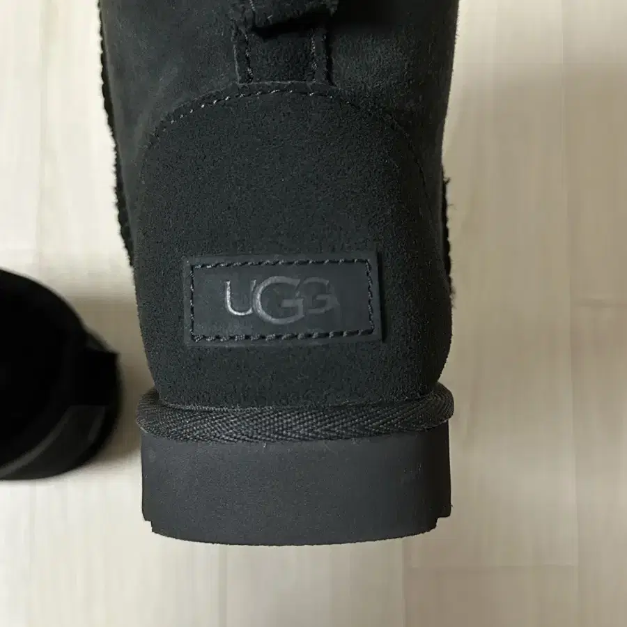 ugg 어그 클래식 미니2 블랙 us6w 230