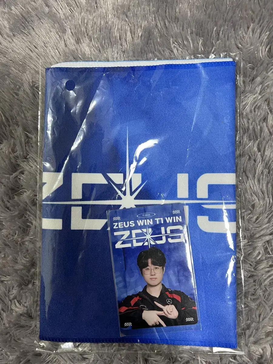 Zeus player reverse assistant slogan + photocard