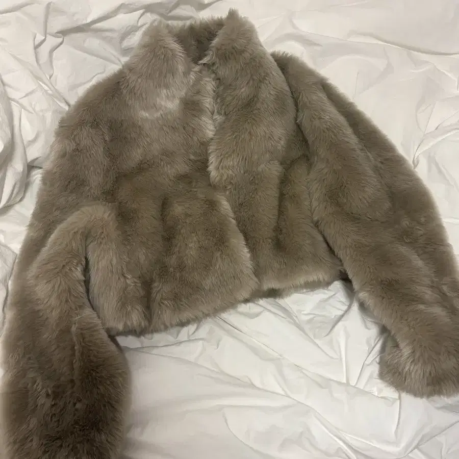 커렌트 퍼자켓 CROP FUR JACKET [BEIGE]