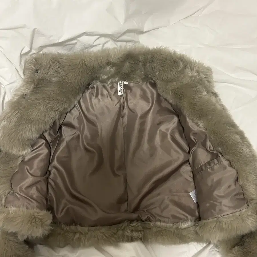 커렌트 퍼자켓 CROP FUR JACKET [BEIGE]