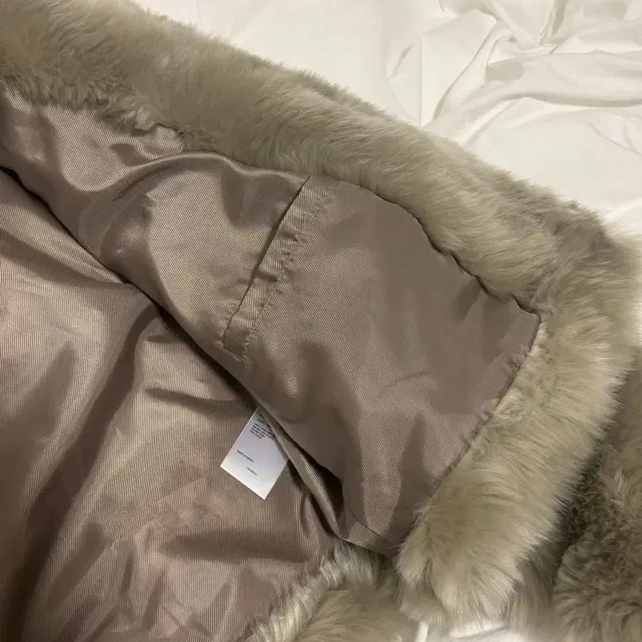 커렌트 퍼자켓 CROP FUR JACKET [BEIGE]