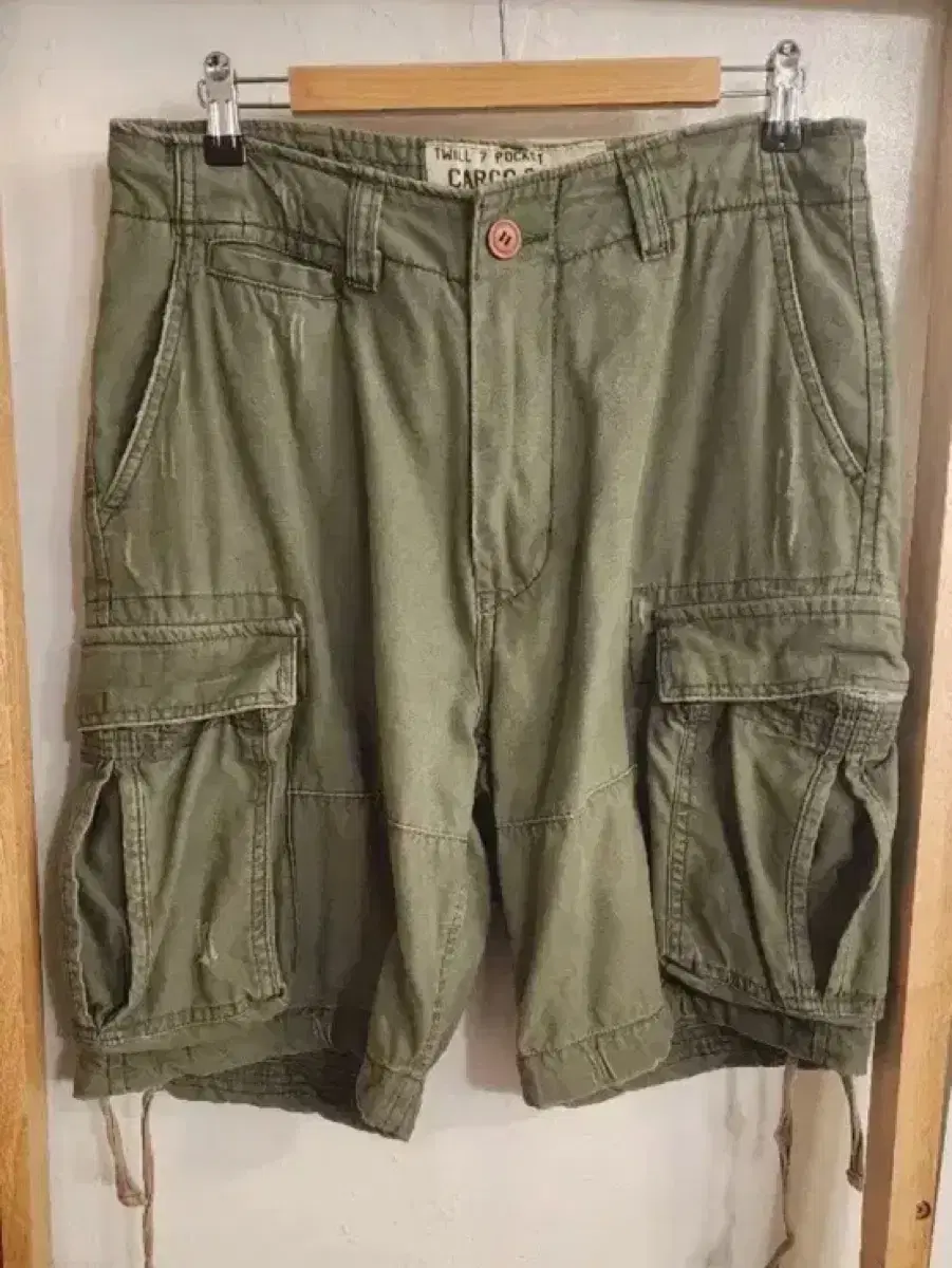 Vintage Khaki Cargo Bermuda Pants