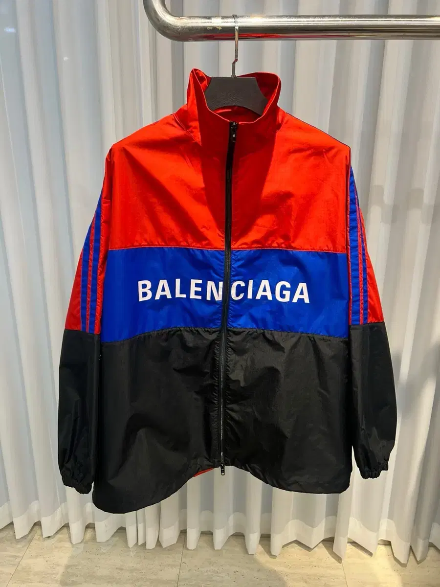 (46) Balenciaga Red bloo Lettering Logo Poplin Windbreaker