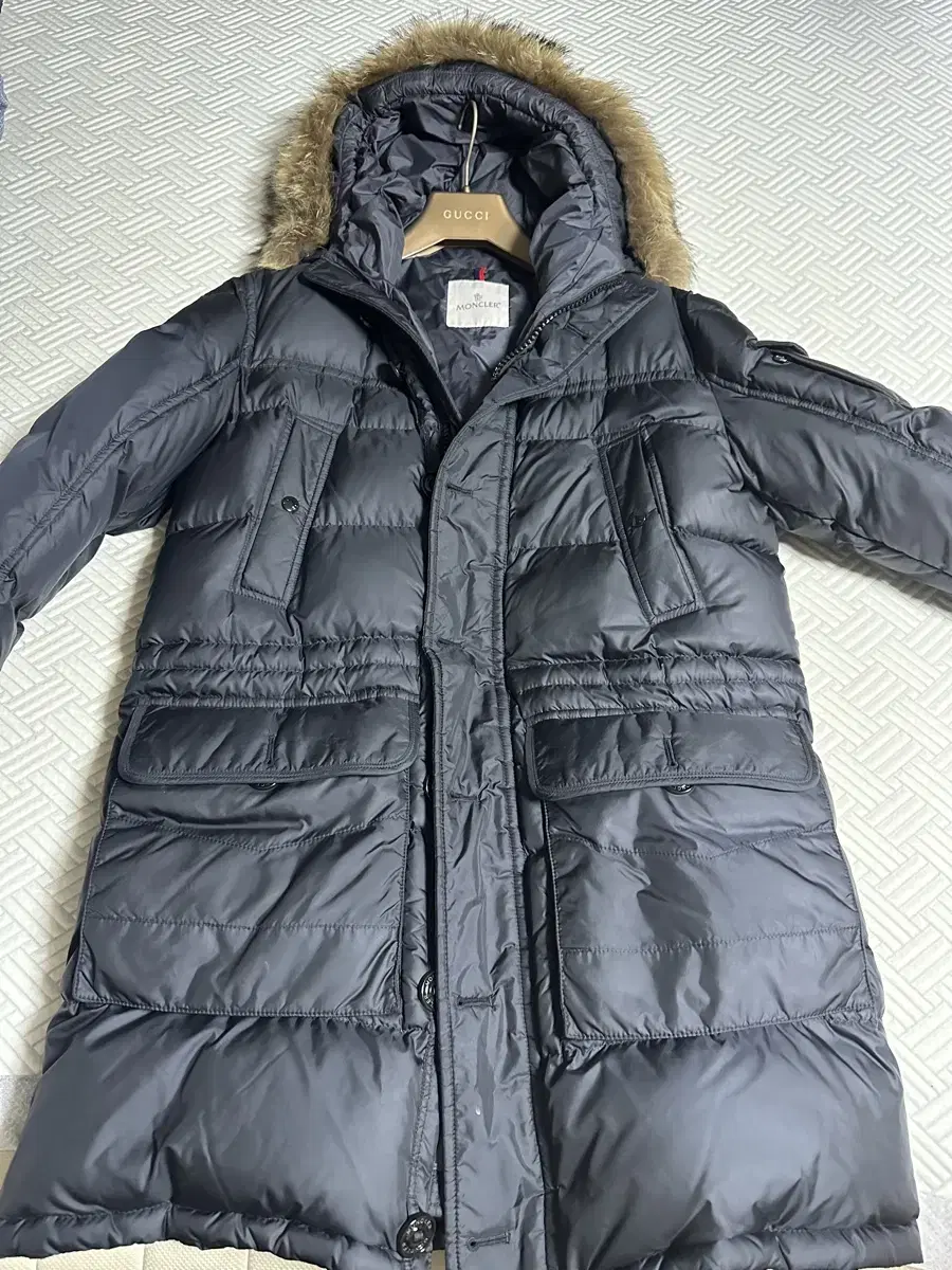 Moncler Afton Size 4 (9.0/10)