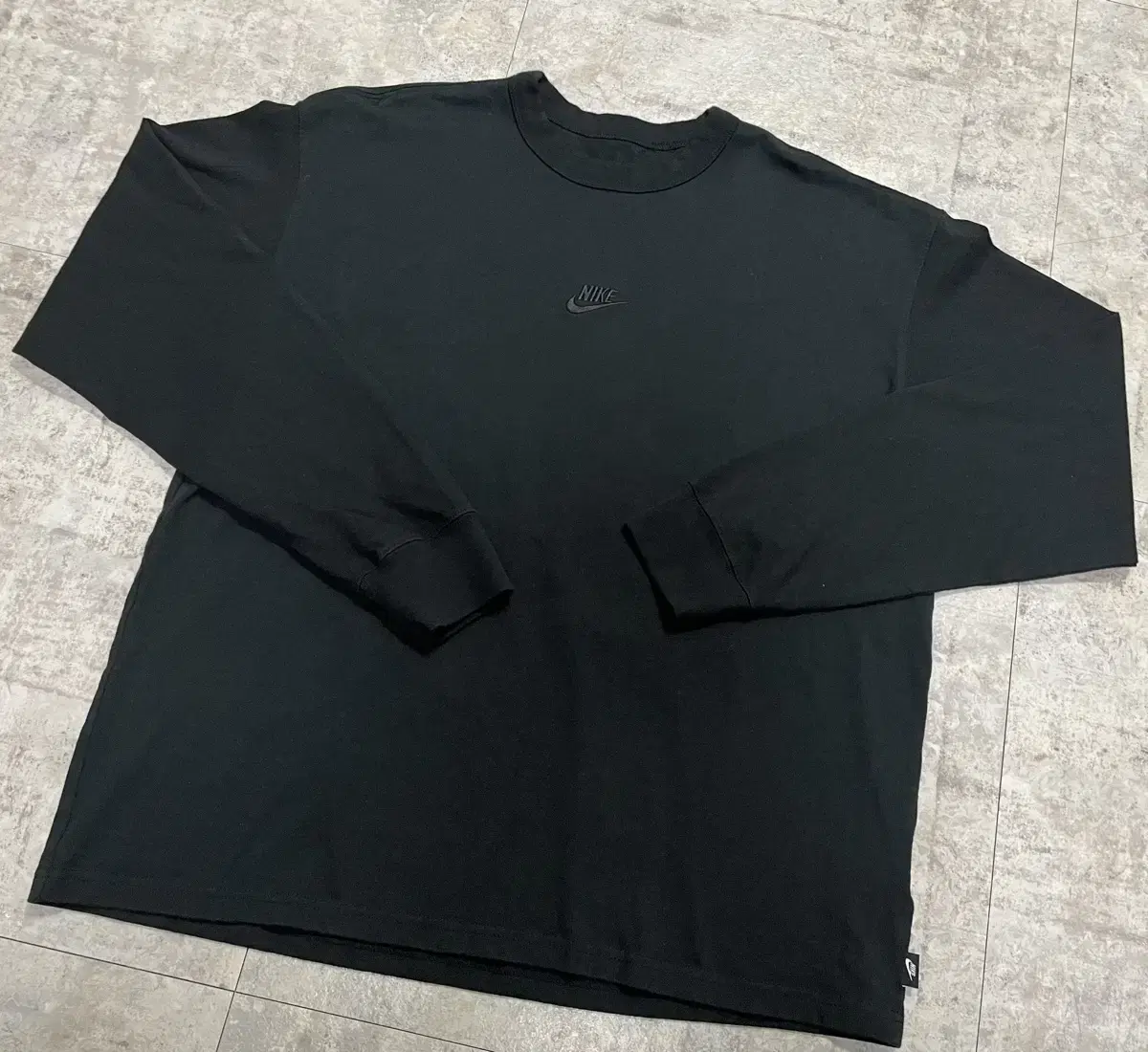 L Nike Premium Essentials Long Sleeve Tee Loose Fit New