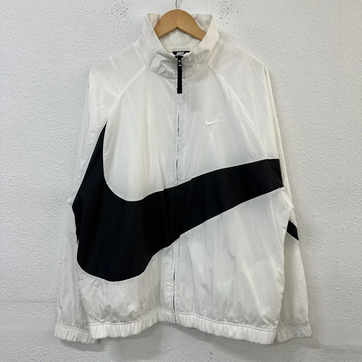 [105] Nike Statement Bigswoosh Woven Windbreaker 0767