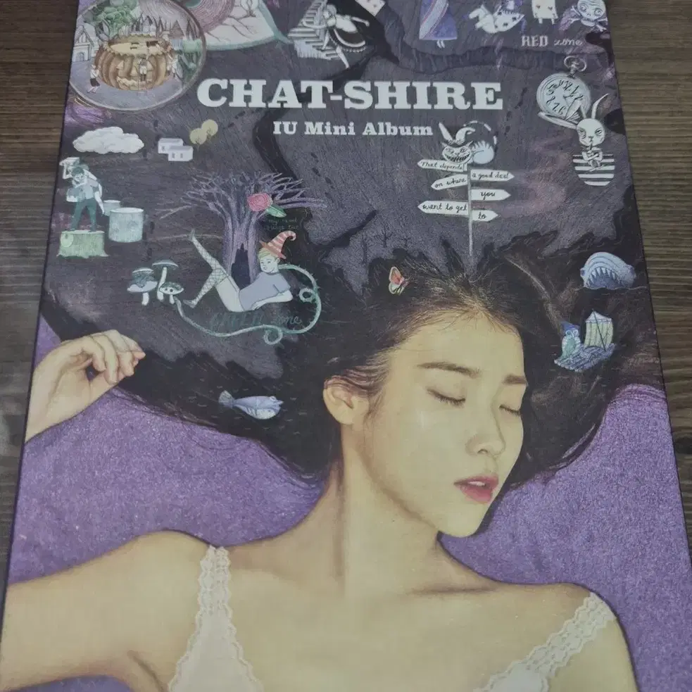 아이유 IU 앨범 (CHAT-SHIRE)