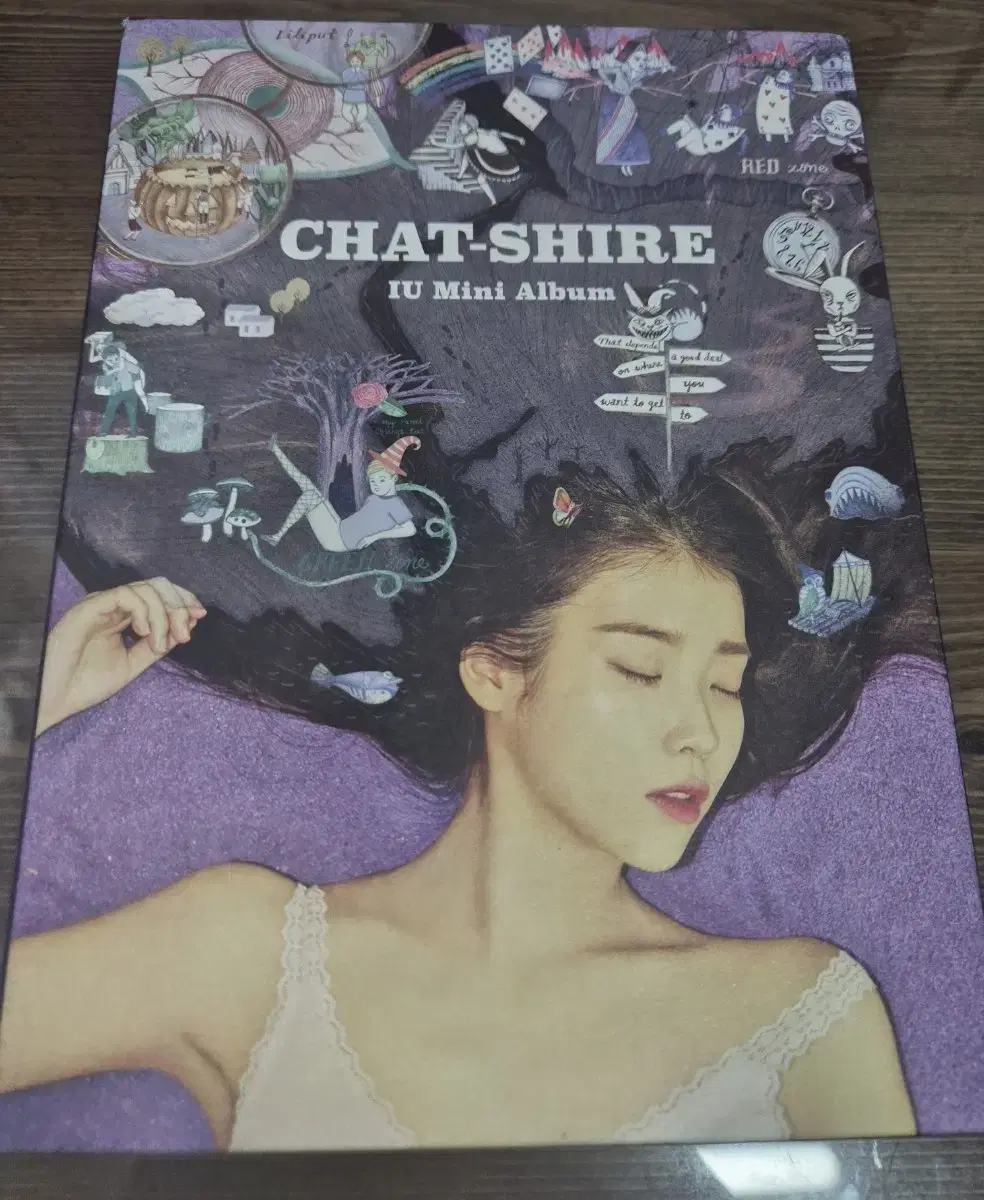 아이유 IU 앨범 (CHAT-SHIRE)