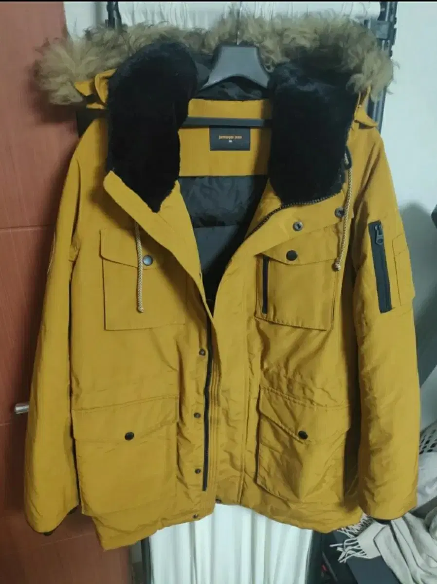 I'm selling my Jamboree winter parka jumper, size 105.