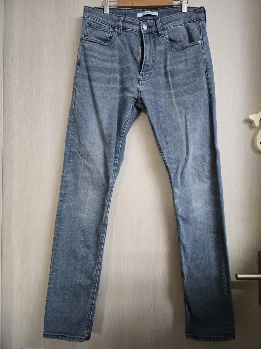 CKJKelvin KleinJin Athletic Tapered Jeans, size 30