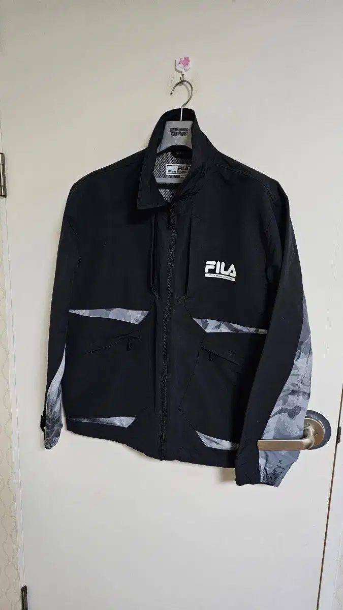 Pilar Windbreaker