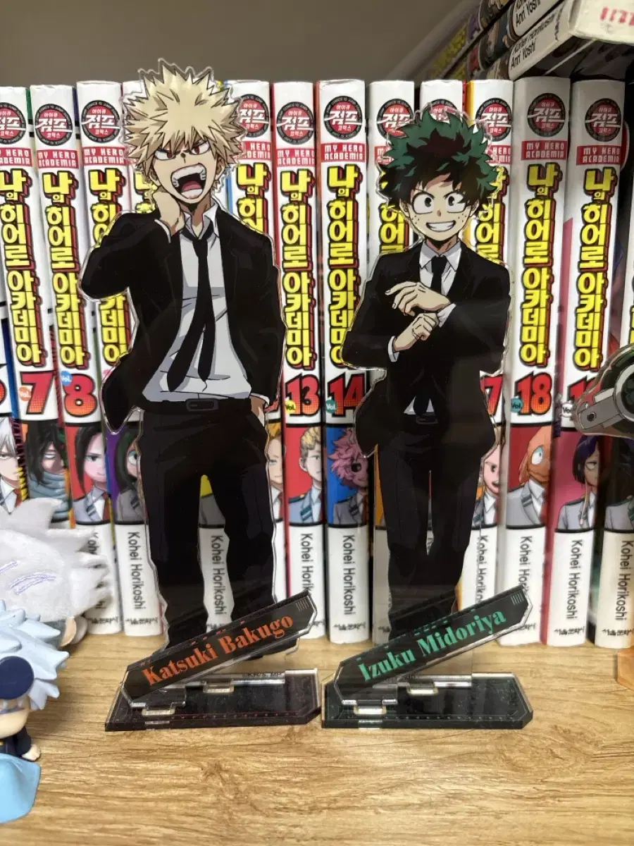 Hiroaka Nahia Suit acrylic stand Midoriya Bakugo