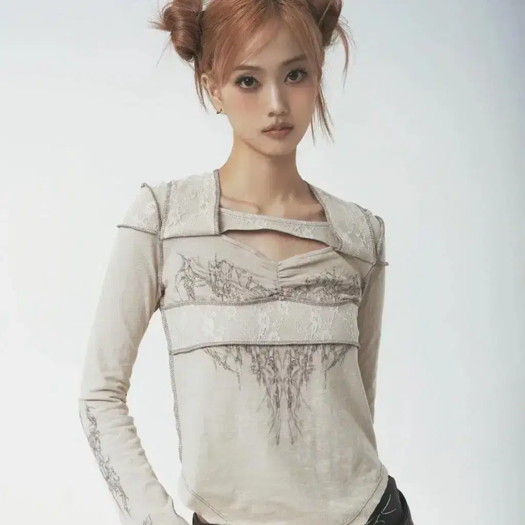 허그유어스킨 Butterfly lace bow top