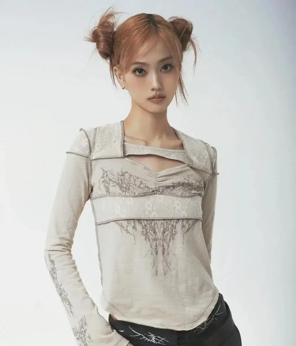 허그유어스킨 Butterfly lace bow top