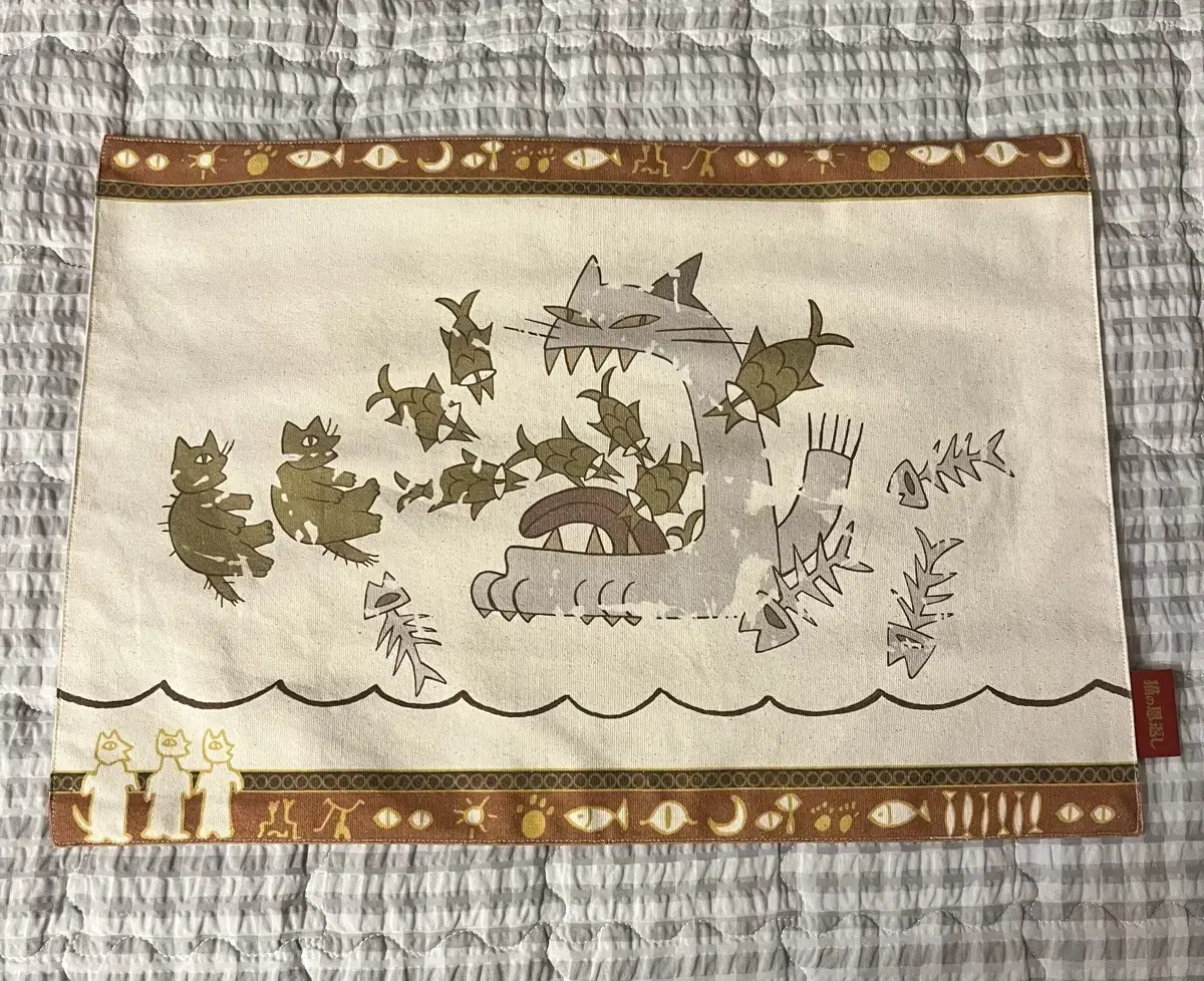 Rare) boeun luncheon mat of a Ghibli cat