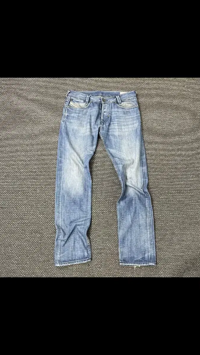 (31) Diesel Button Fly Wash Zipper Pocket Denim Pants