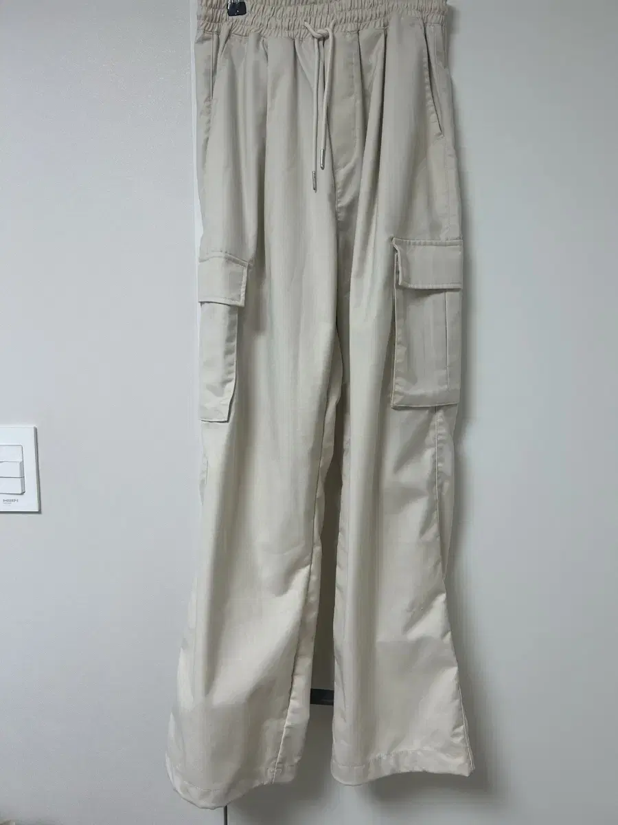 Sickle Ponyard Wide-String Cargo Pants Ivory