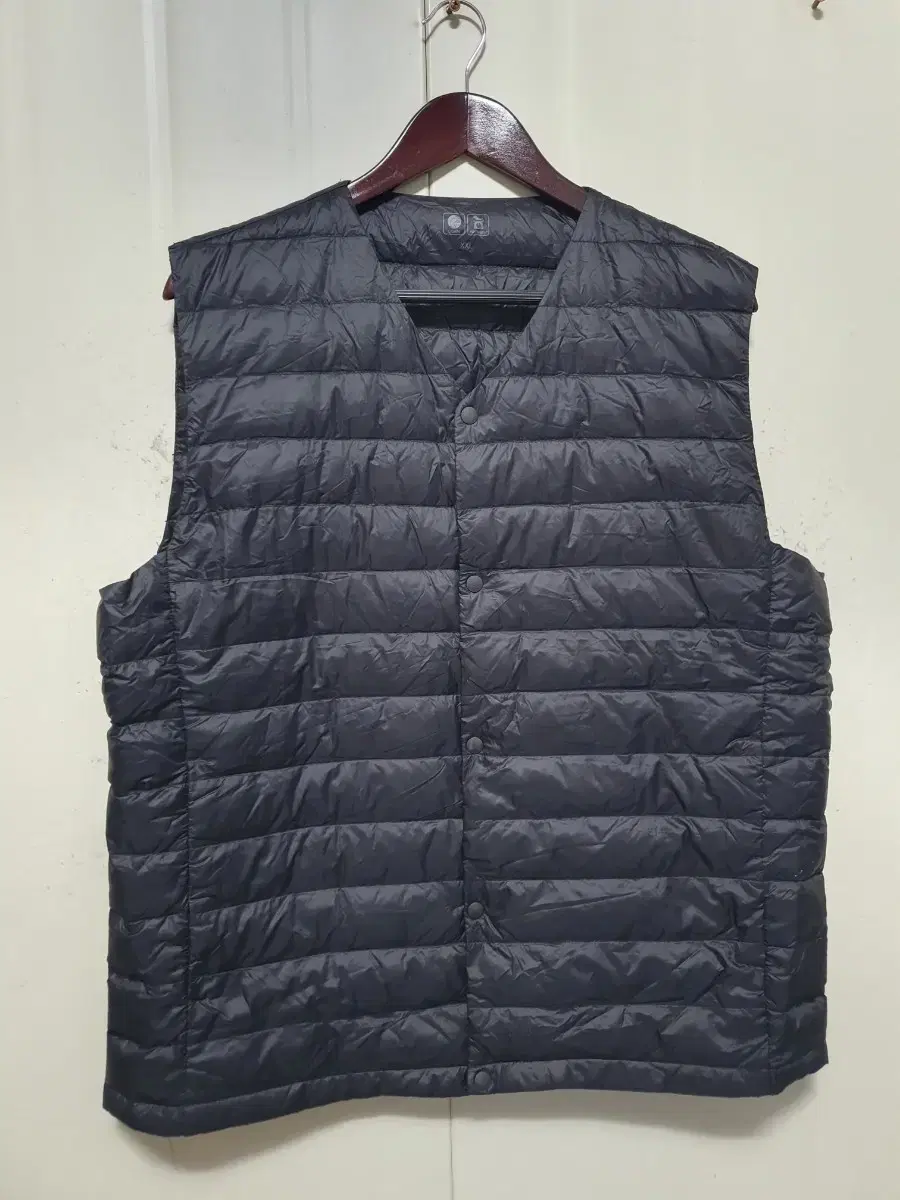 Duck down lightweight padded vest.Down padding