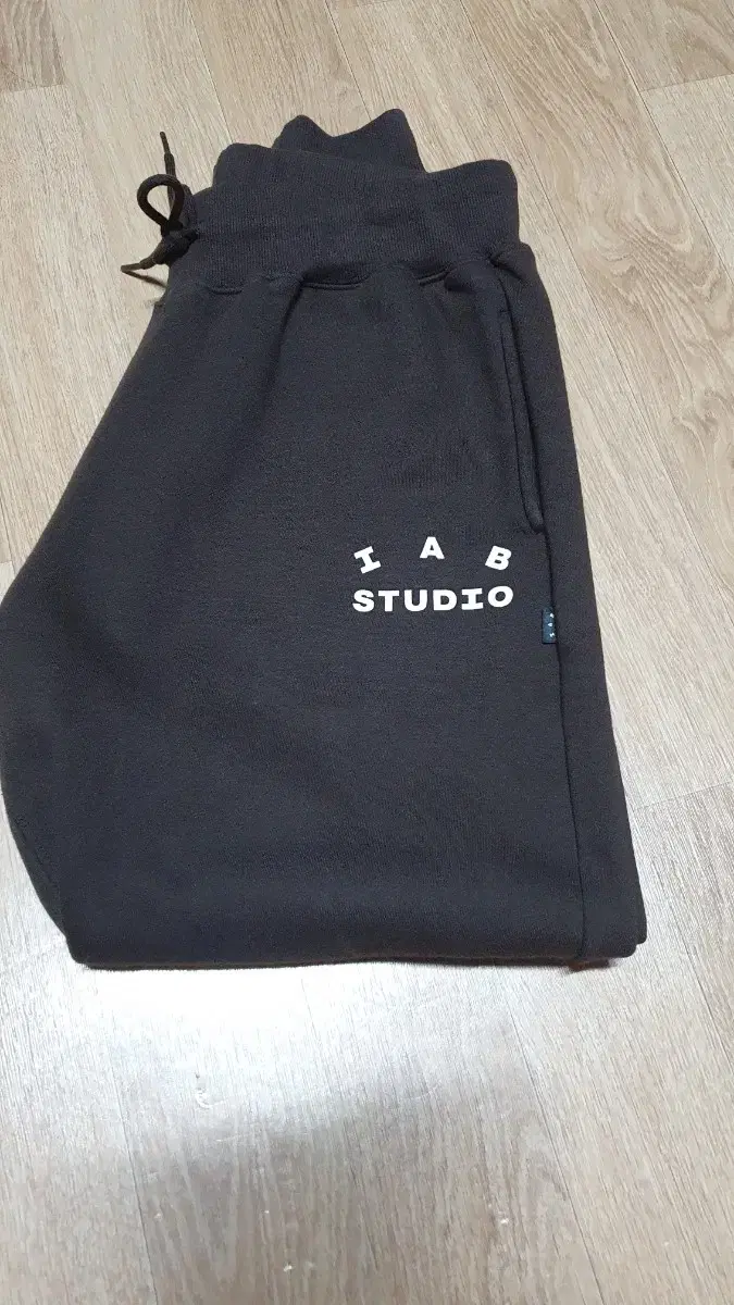 L iAppstudio Brown Jogger Pants