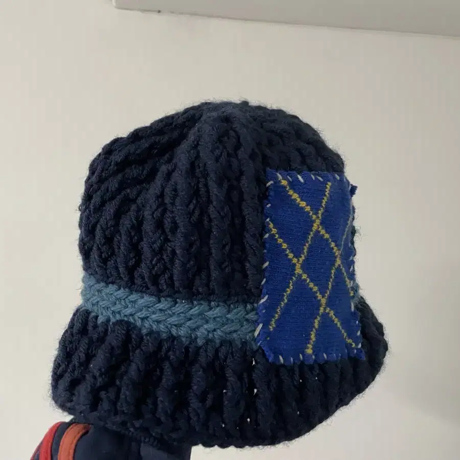 미수아 바흐브 Cross stripe bucket navy 니트모자