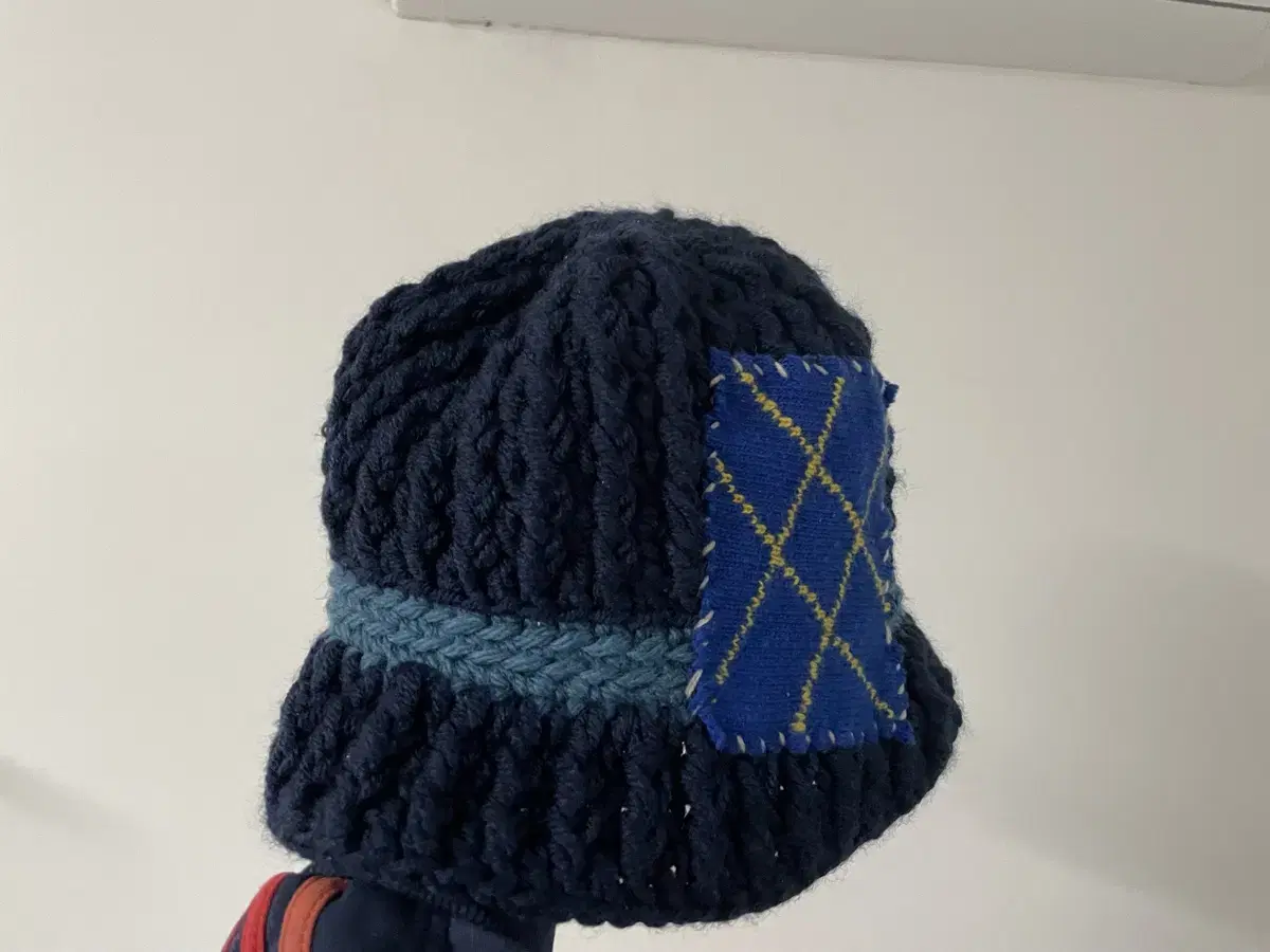 미수아 바흐브 Cross stripe bucket navy 니트모자