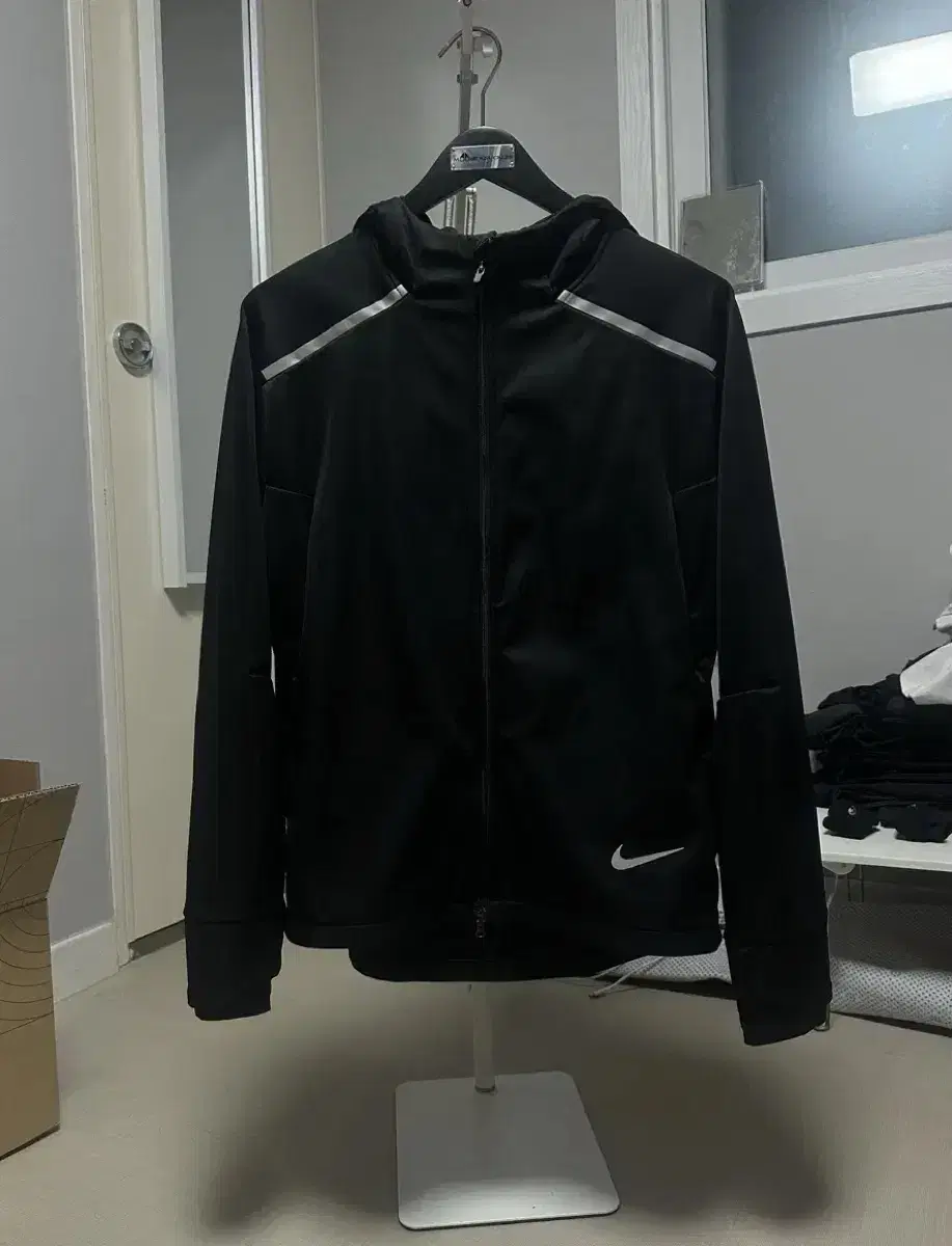 Nike Shield Warm Hooded Jacket size L