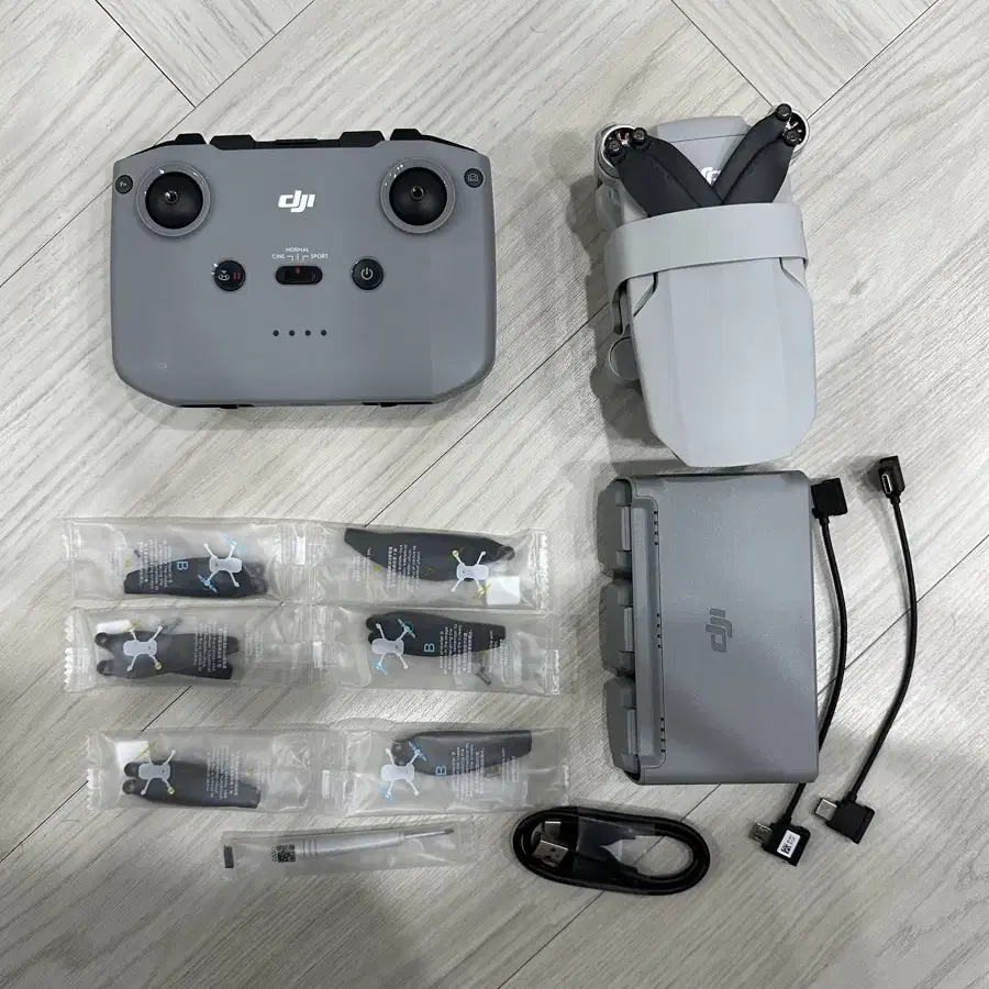 Dji mini 2 se드론 플라이모어 콤보 + 케어 2년 팝니다.