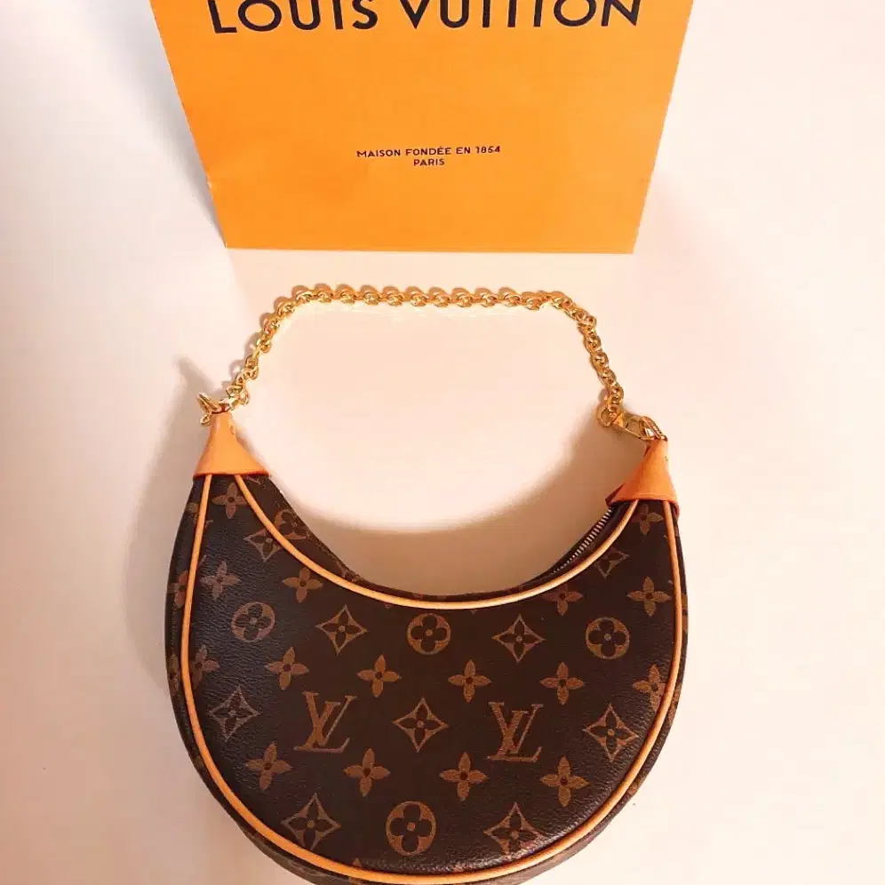 [급처!!! 새상품급] LOUIS VUITTON 루이비통 루프 화사백