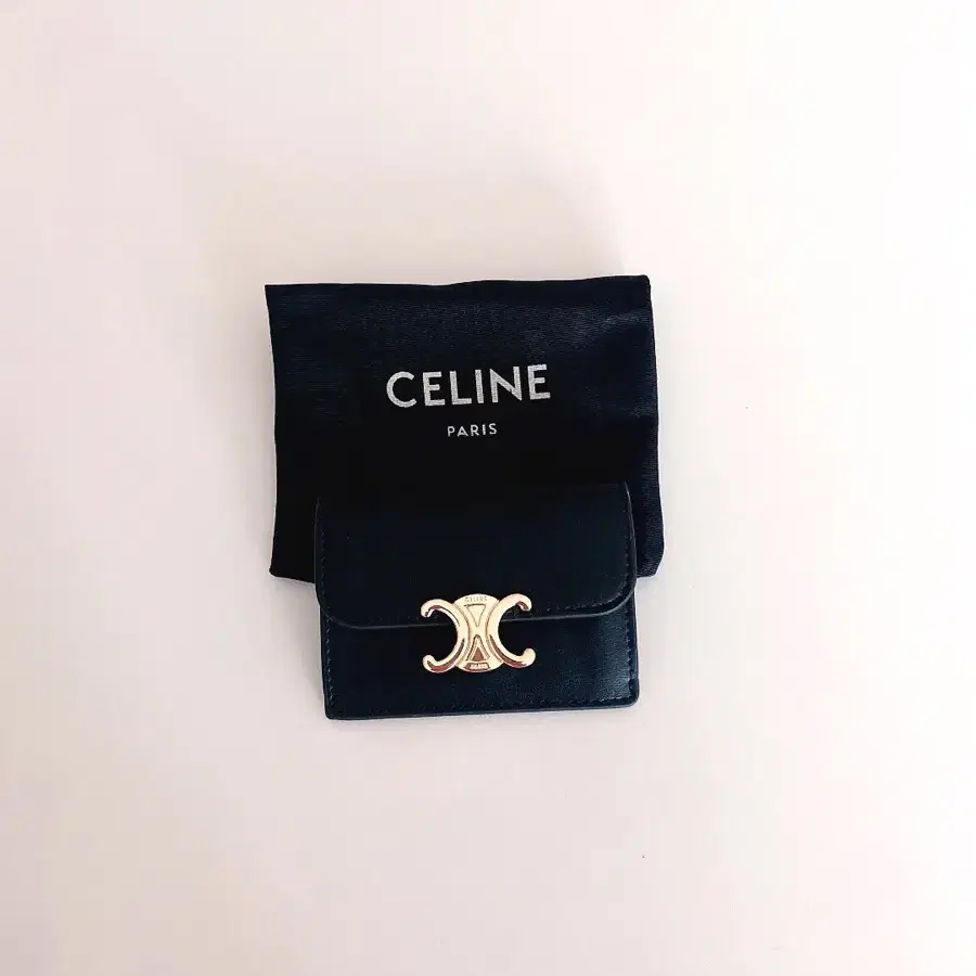 [급처!!! 거의 새상품] CELINE 셀린느 트리옹프 카드지갑