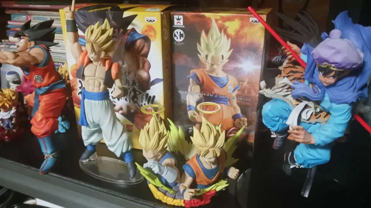 5 Dragon Ball Vahn Thrusto Figures (Goku,Vegeta,Gogeta,Jo)