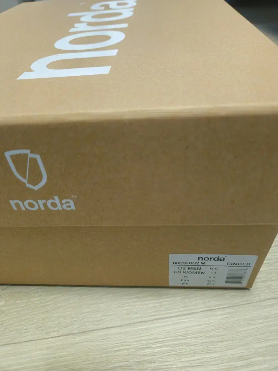 노다 norda 002 / 신더 cinder 275 팝니다.