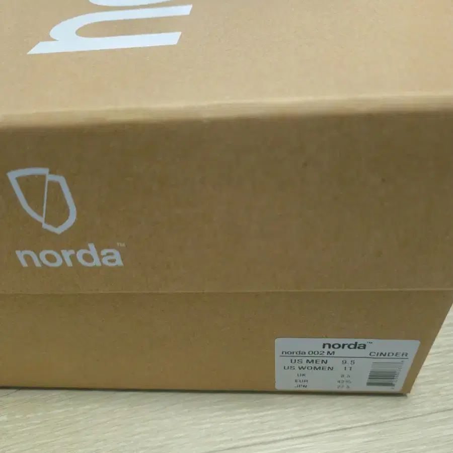 노다 norda 002 / 신더 cinder 275 팝니다.