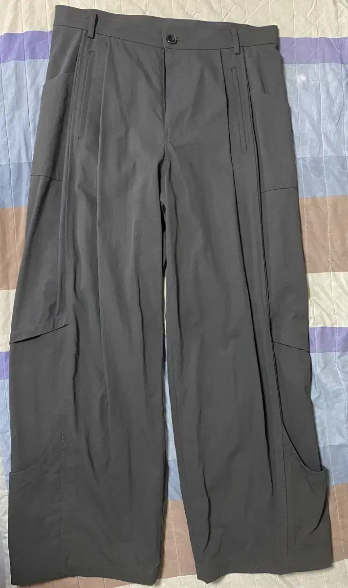 Bigin202 Nicoma Two-Tuck Pants First Edition (Charcoal Brown 3size)