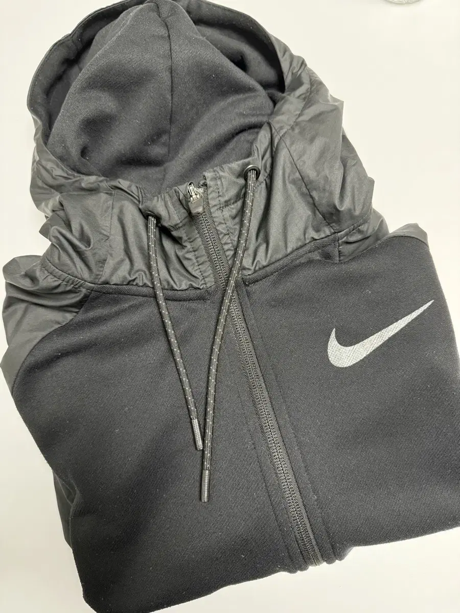 Nike DryFit Windbreaker (L)