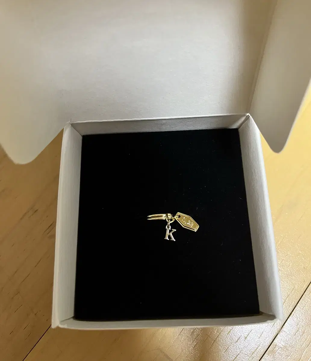 SHINEE key BIRTHDAY INITIAL RING Simply unsealed