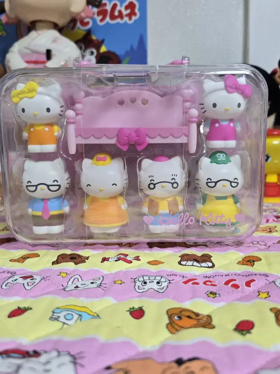 Hello Kitty Family Figures Set Post Office MooBae