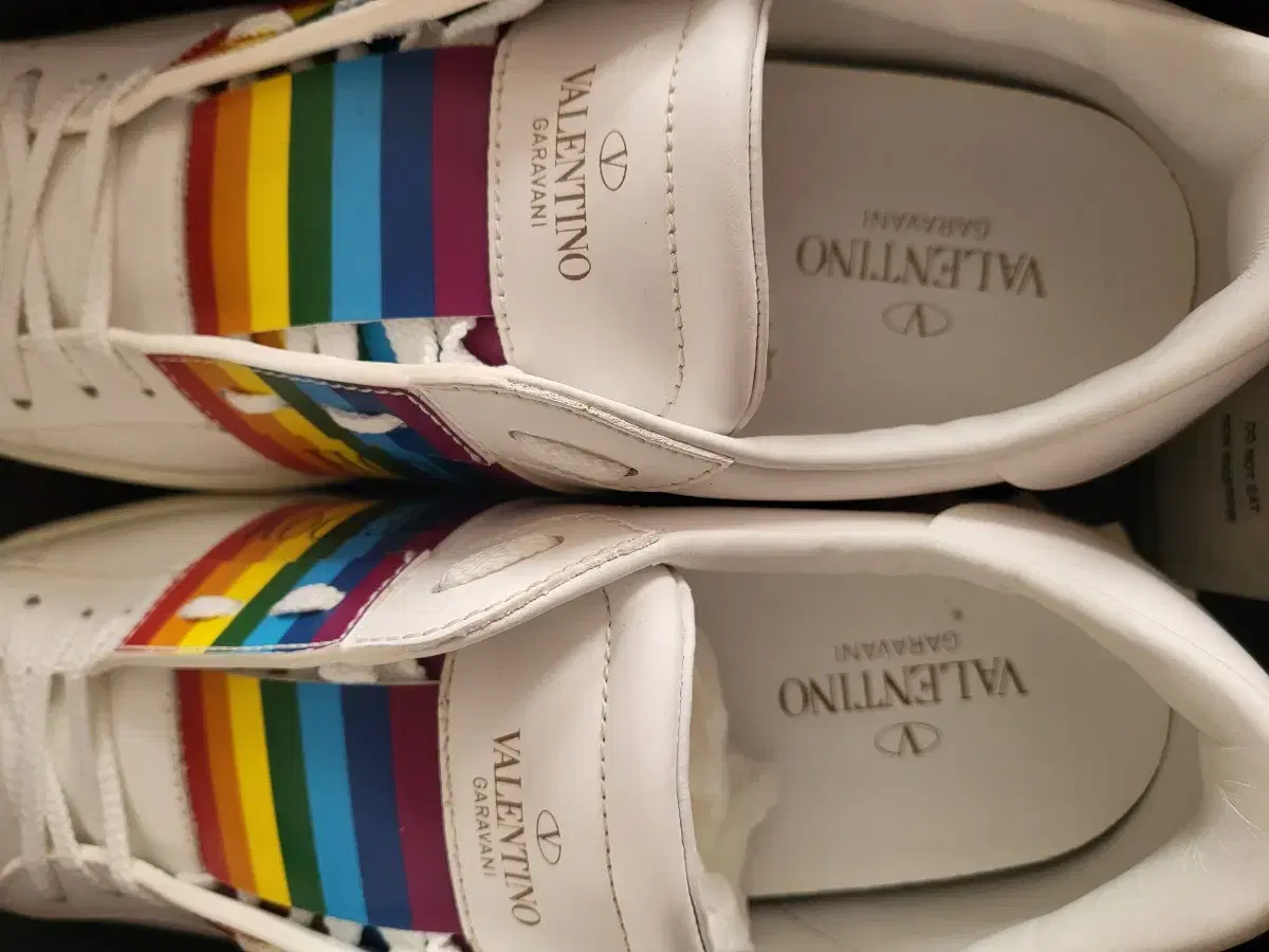 Valentino cignature Sneakers limited edition Collectible Boxset