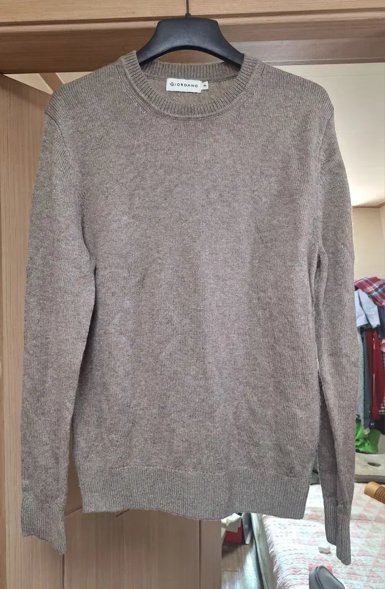 Unused Giordano winter long sleeve tee XL (size 100)Fabric and color are...